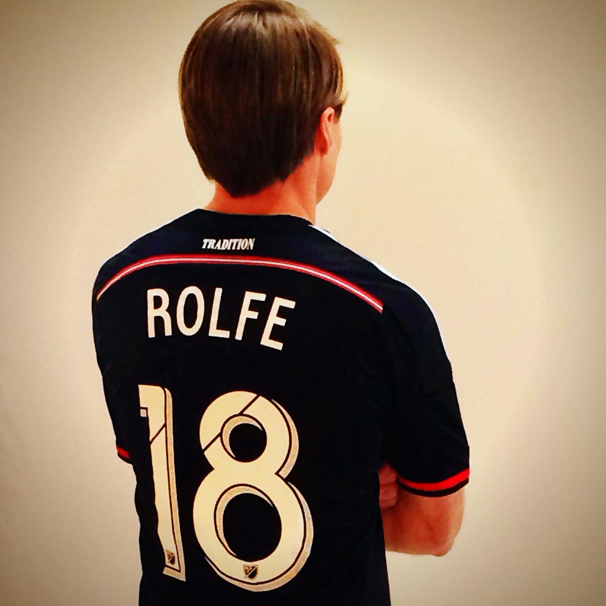 dcunited's tweet photo. CONTEST: Enter the #GotYourBack contest to win an autographed #DCU jersey! http://t.co/UYBiSxDx4O #DCUSTM http://t.co/CfNlwjfR0h