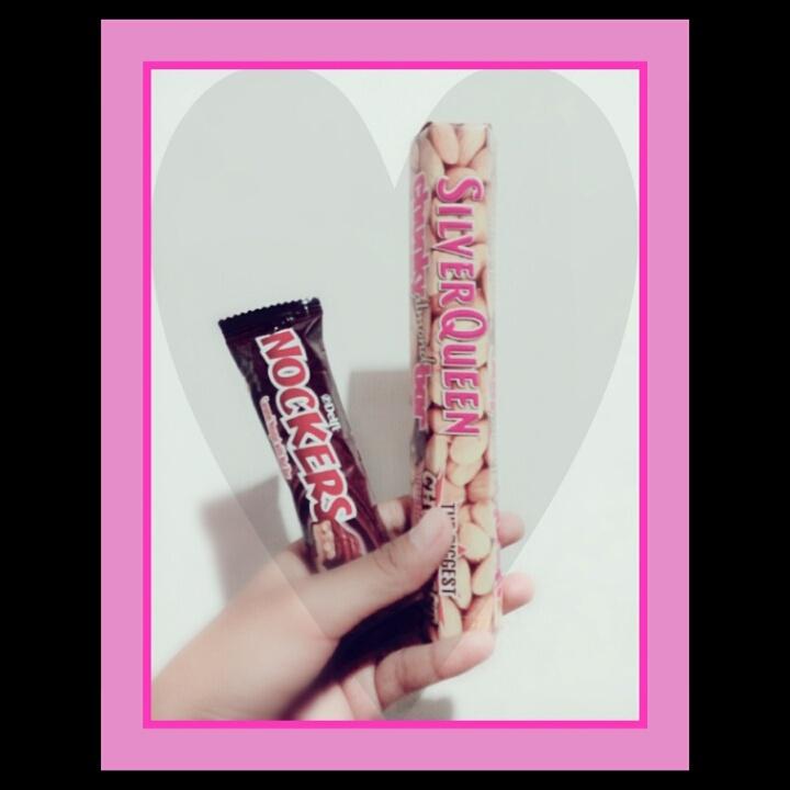 Udah kerumah tiba2 dikasih coklat pula :$ Makasih sayang♥