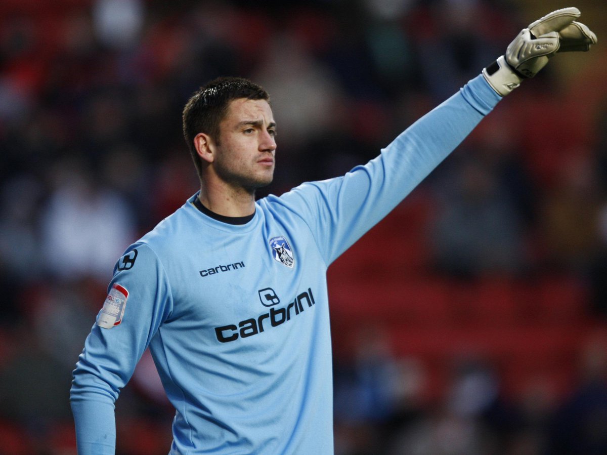 SIGNING: We have signed goalkeeper Alex Cisak on loan from <a href="/BurnleyOfficial/">Burnley FC</a> #LOFC