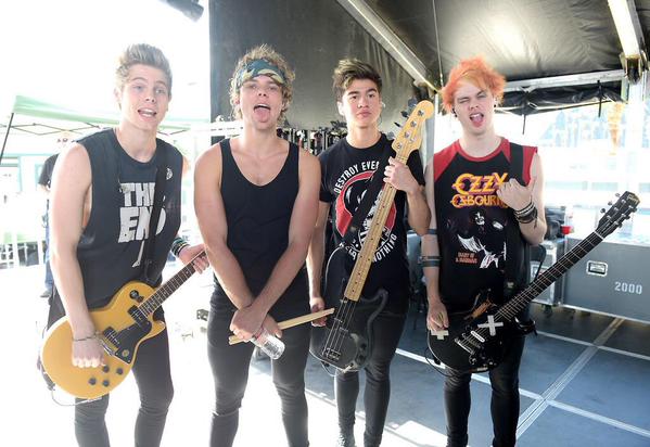 AlterThePress's tweet photo. 5 Seconds Of Summer are in the studio working on NEW MUSIC (including a song with Josh Ramsay) http://t.co/AC4cRPjMdl http://t.co/itxxOLTiQo
