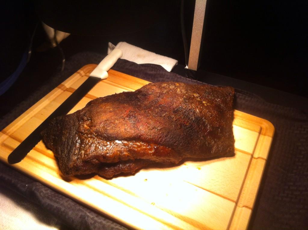 deadendbbq's tweet photo. Roses are red. Violets are blue. Chocolate is great. But gimme that 'cue! #ValentinesDay #debbq #allaboutthelove http://t.co/8803U8nETS