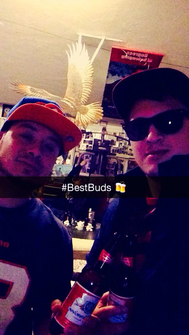 JayMichaelJ's tweet photo. #BestBuds #Budweiser #cheers 🍻 #superbowlcommercials #usie 🏈 http://t.co/MGAqi0LXlq