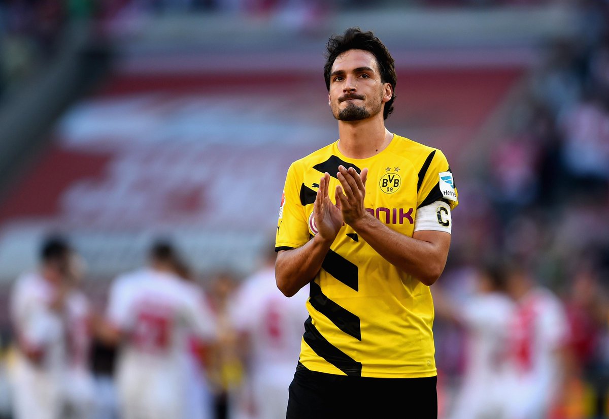 BBCSport's tweet photo. Kevin De Bruyne &amp; Mats Hummels to make late #DeadlineDay moves to Man Utd? Gossip: http://t.co/LAA0jAqkeZ #MUFC http://t.co/lL4Fi6xVw6