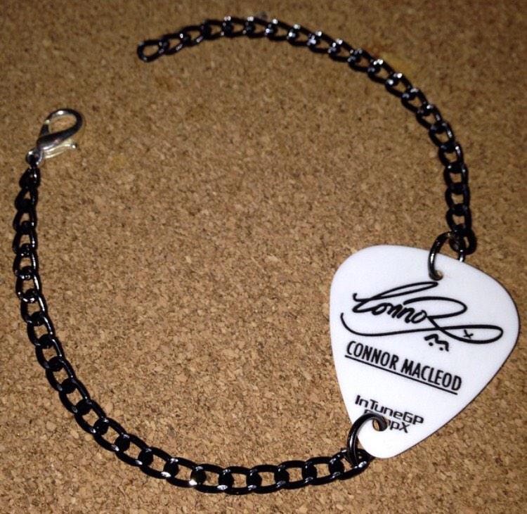 HelloConnor's tweet image. Want to win this bracelet?

RT this tweet
Must follow this acc + @HandsUpClothing 

handsupclothing.co.uk

Ends 11pm