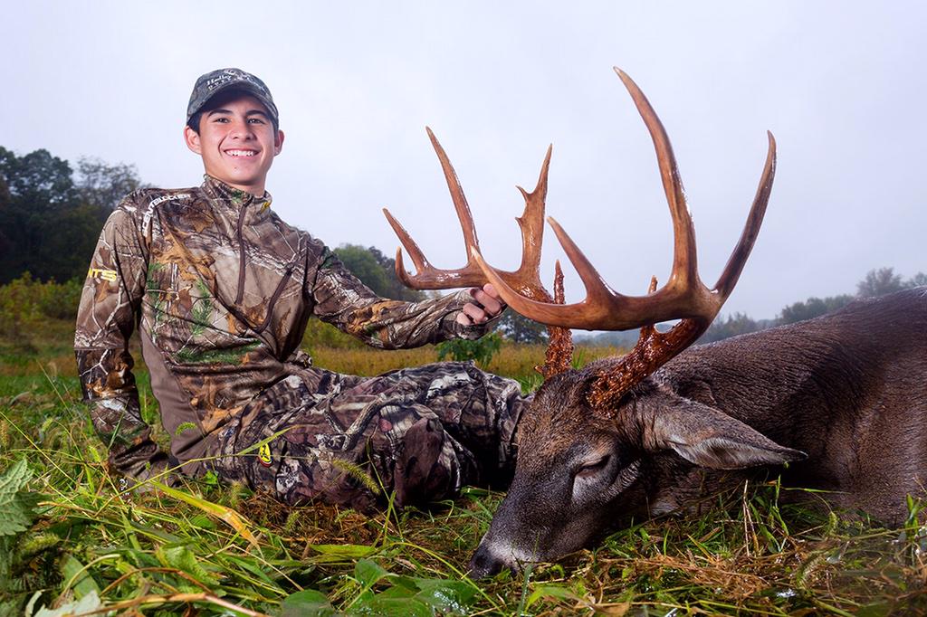 HuntHadleyCreek's tweet image. Monster Monday!  Great buck for this young man.