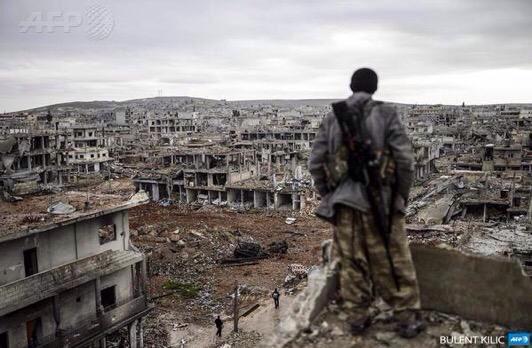 HayalTamir's tweet photo. Düzayak çivit badanalı bir kent nasıl kurulur abiler?
Ece Ayhan 
#ArchitectForKobane  #Kobane http://t.co/Zrm4DKY1et