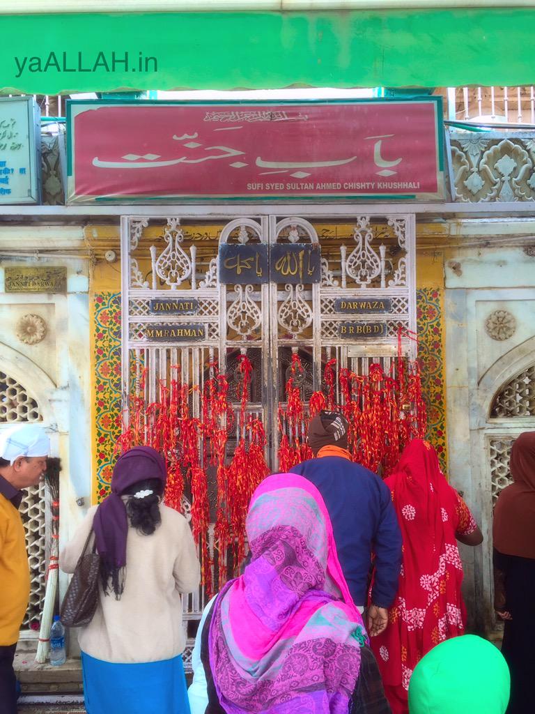 alimranraza's tweet photo. #KhwajaGhareebNawaz #Ajmer #yaallahin #yaallahdua #Sufi #dargah #islampics #imagesofdargah #Quran #waliALLAH #wali http://t.co/F62IM9a40p
