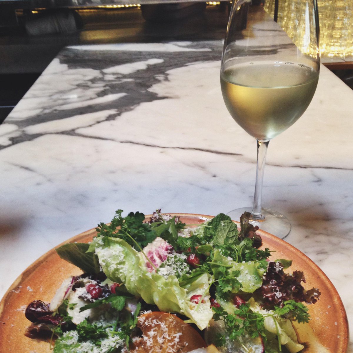 GoldiesLA's tweet photo. Keep it seasonal with our winter inspired salad featuring country line greens, persimmon and pommegranate seeds. http://t.co/8icUFDFpVk