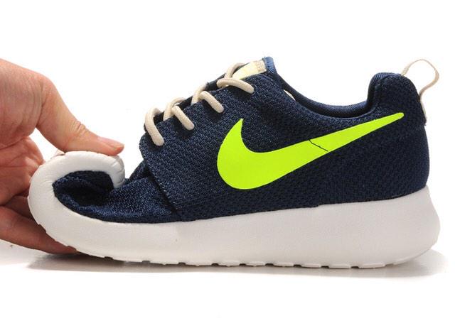 Valla_Factory's tweet photo. NIKE ROSHE RUN 40€! DISPONIBLES EN VARIOS COLORES http://t.co/oyiWVAMRgn