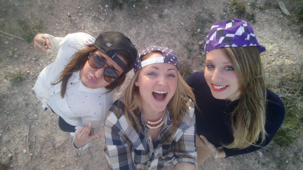 Perfecta compañía 😊😘✌😀 <a href="/andrevinalopo/">Andrea Gracia</a>