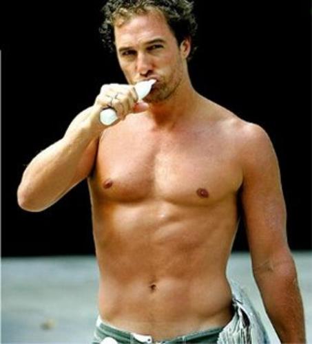 #Retwittea si eres de los que se cepillan los #dientes a diario!  #SONRÍE!!! #leonesp Feliz noche.