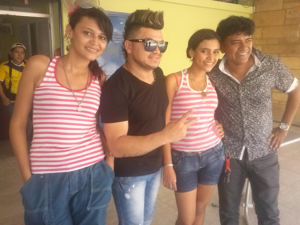 rafychampion's tweet photo. Fotografías con Fans en Magangue, gracias por el apoyo mi gente...! http://t.co/m6t5NzlBm2