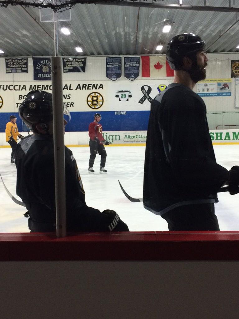 Nicolesullyy's tweet photo. When @ToreyKrug stands next to Chara at practice #noheightdifference http://t.co/fCF4LLFMfH