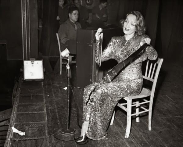 What Did Marlene Dietrich Look Like  in 1953 