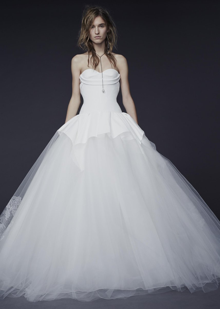 4ngelVazquez's tweet photo. “@VeraWangGang: Beginning Thursday: Preview #VWBrideFall15 at @StanleyKorshak in Dallas http://t.co/RqTwMEu3cS http://t.co/7JqltCwmn1”