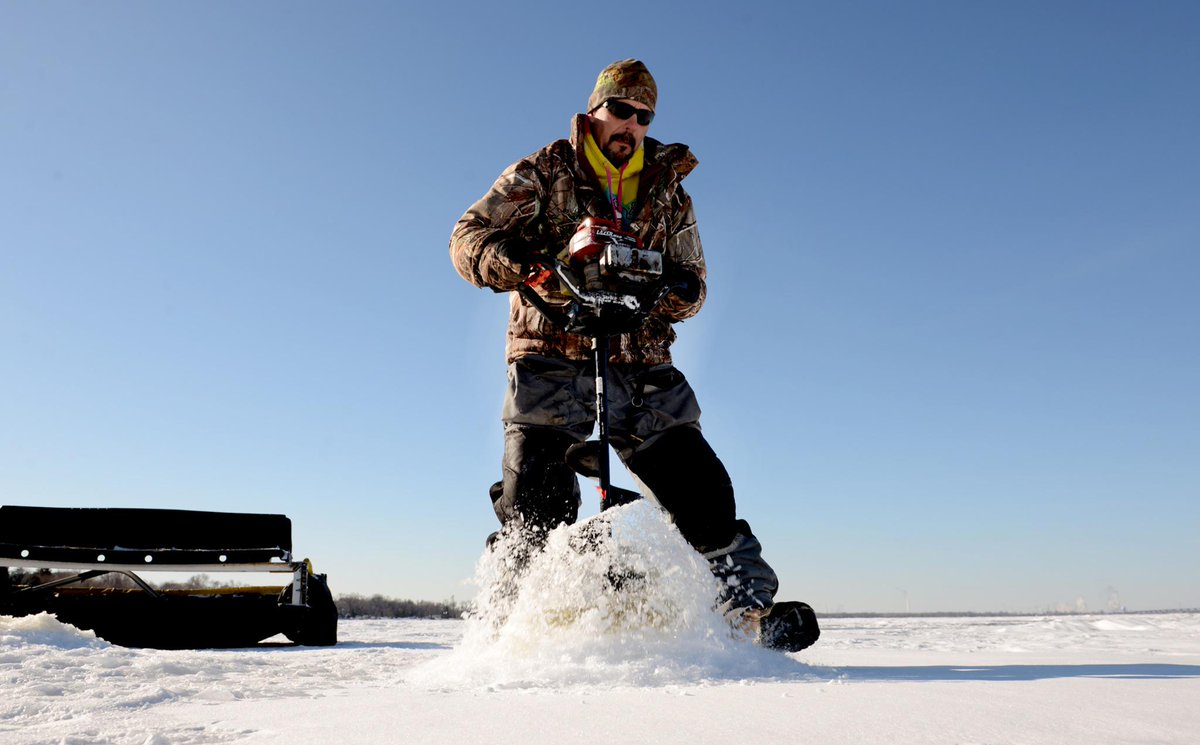HMarcLarson's tweet photo. Great day for #IceFishing on the bay of Green Bay. #FinQuest #Dyckesville http://t.co/tZiAvTDe5A