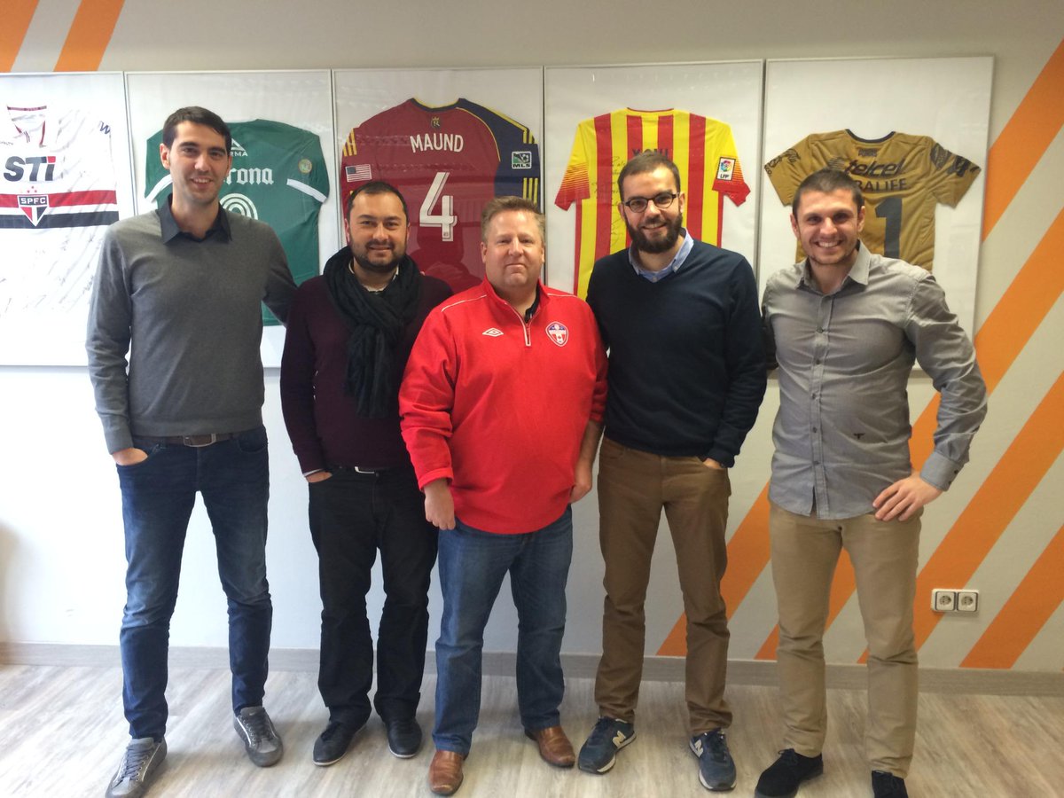 MBPSchool's tweet photo. Thanks @Oakville_Soccer for coming to visit us here in our office in BARCELONA.@GSarakinis #MBP #sportnetworking http://t.co/1cSSJrKfph