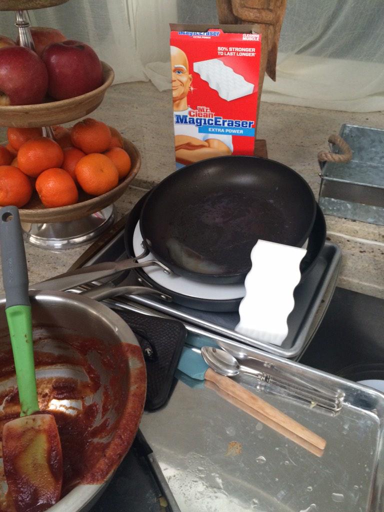 HaylieDuff's tweet photo. .@realmrclean Aren't cooked-on messes the worst to clean? My secret = Magic Eraser to easily remove. #mrcleanmillion http://t.co/R63UoeEIEl
