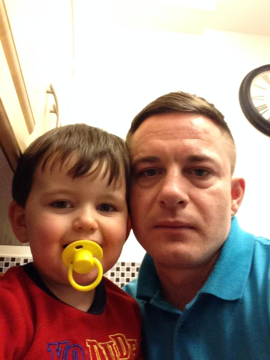 WebbTomwebb5598's tweet photo. Dady n baby x http://t.co/myPEYwNITf