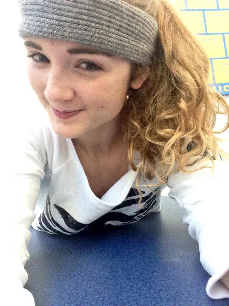 jempin515's tweet image. Were asked to wear headbands this morning, what do you think? Confession: It's actually a legwarmer 😂 #gotcreative