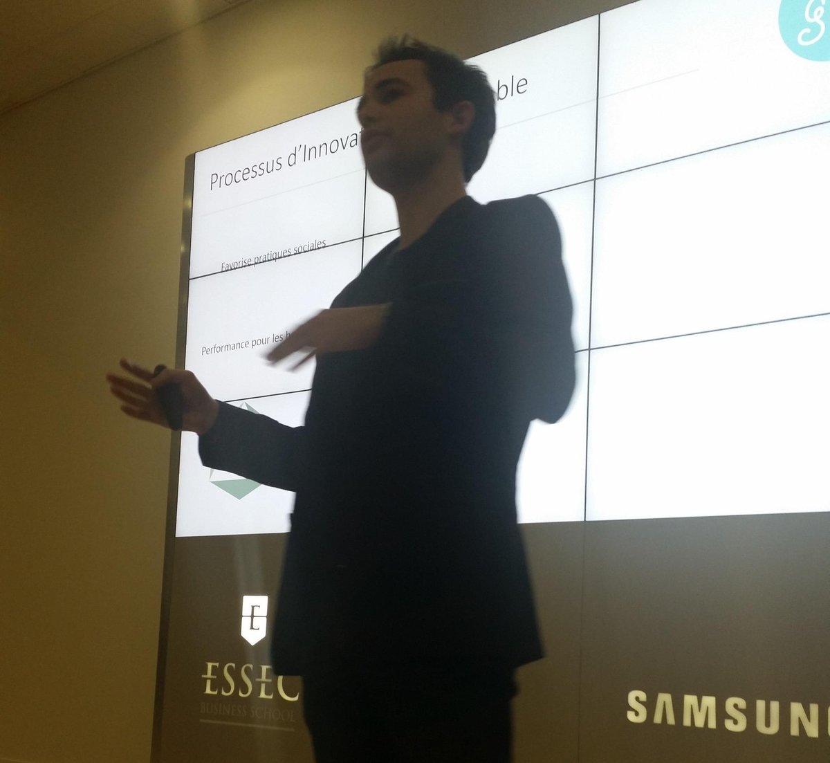 Wickys26's tweet photo. @maroisanthony nous présente Gathered, une innovation responsable @essec #klab http://t.co/ZLkcsMPqvl