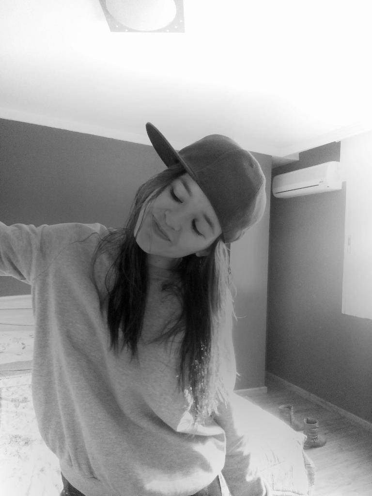 siiippu's tweet photo. Pues la gorra no me queda tan mal...😃 http://t.co/m9IhnjeWWk
