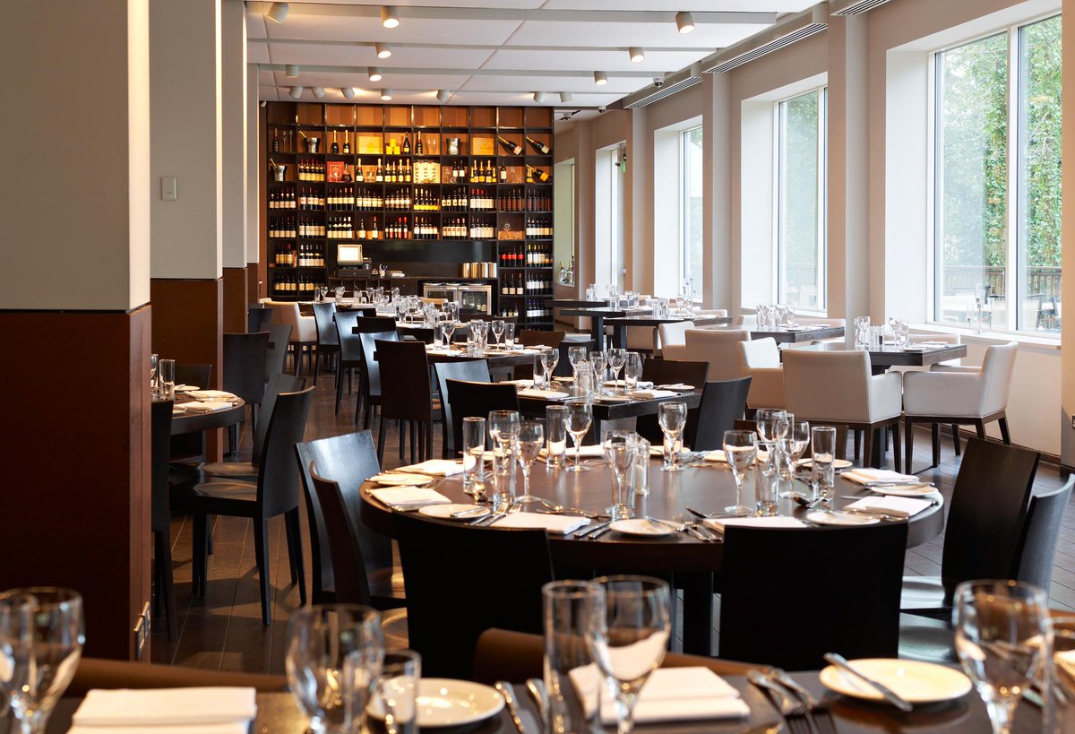 ParkPlazaCardif's tweet image. Valentines Day is only 12 days away, book the Laguna Restaurant and dine in style ow.ly/H2XmF