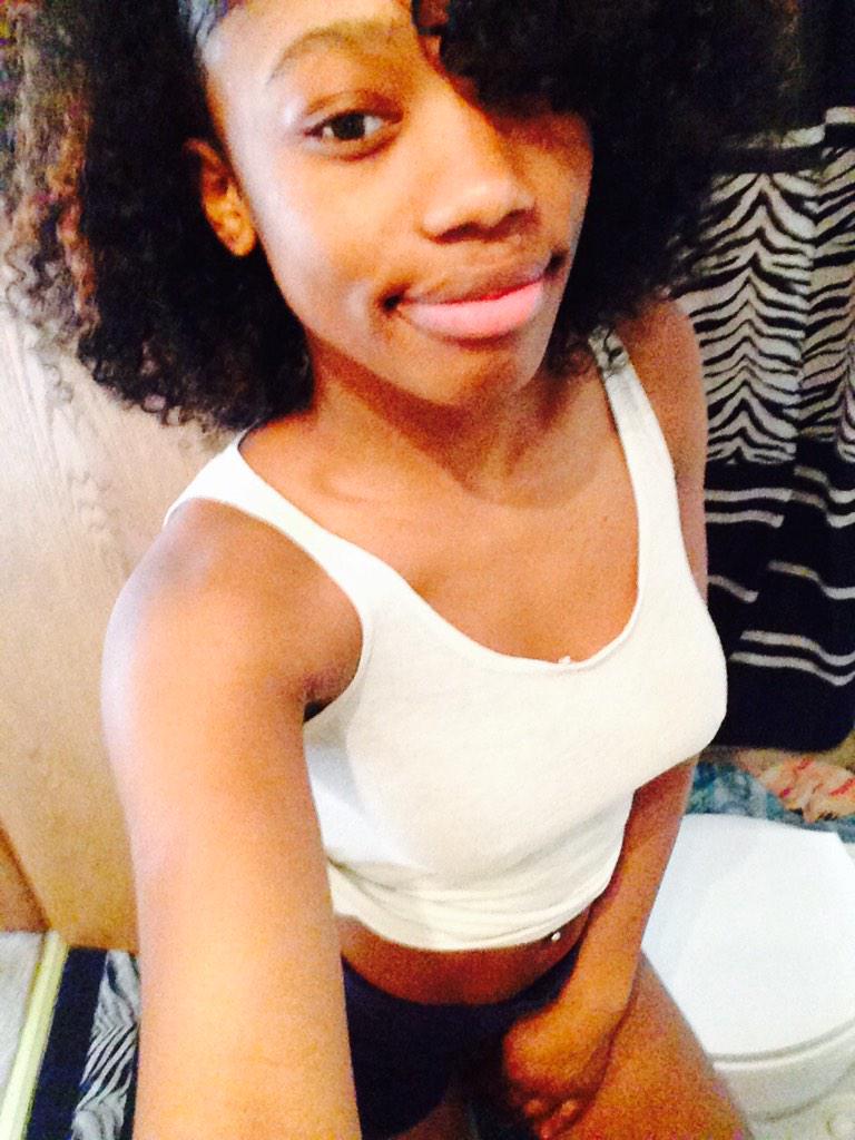 Preciou_queenz's tweet photo. FaceTime 2242775925 http://t.co/h7vkt6K2f9