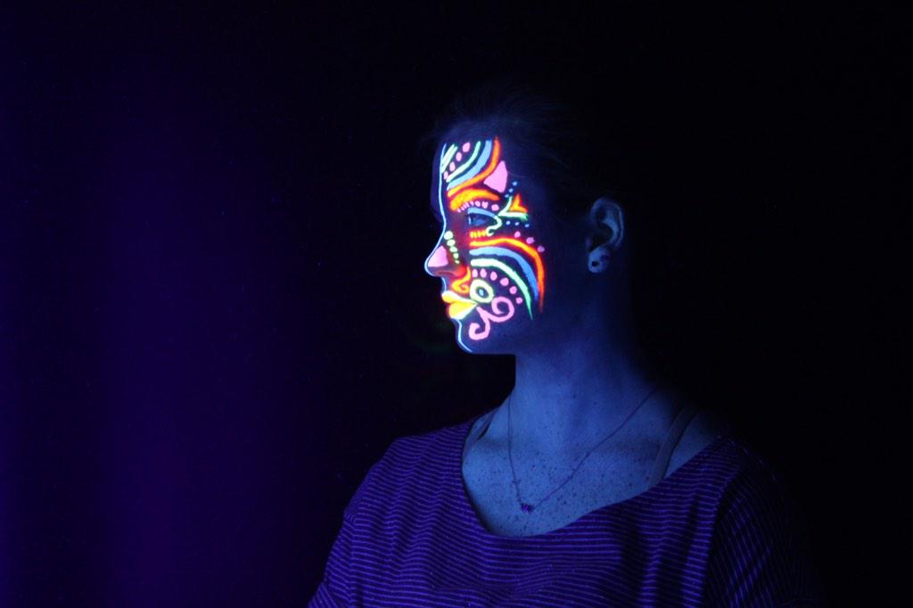 sdkatey's tweet photo. Black light pt 1 http://t.co/tFugMFpPNR