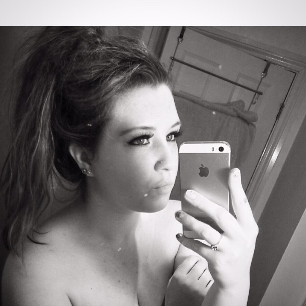 znaish's tweet photo. #preshowerselfie http://t.co/AAbIeNvpWu