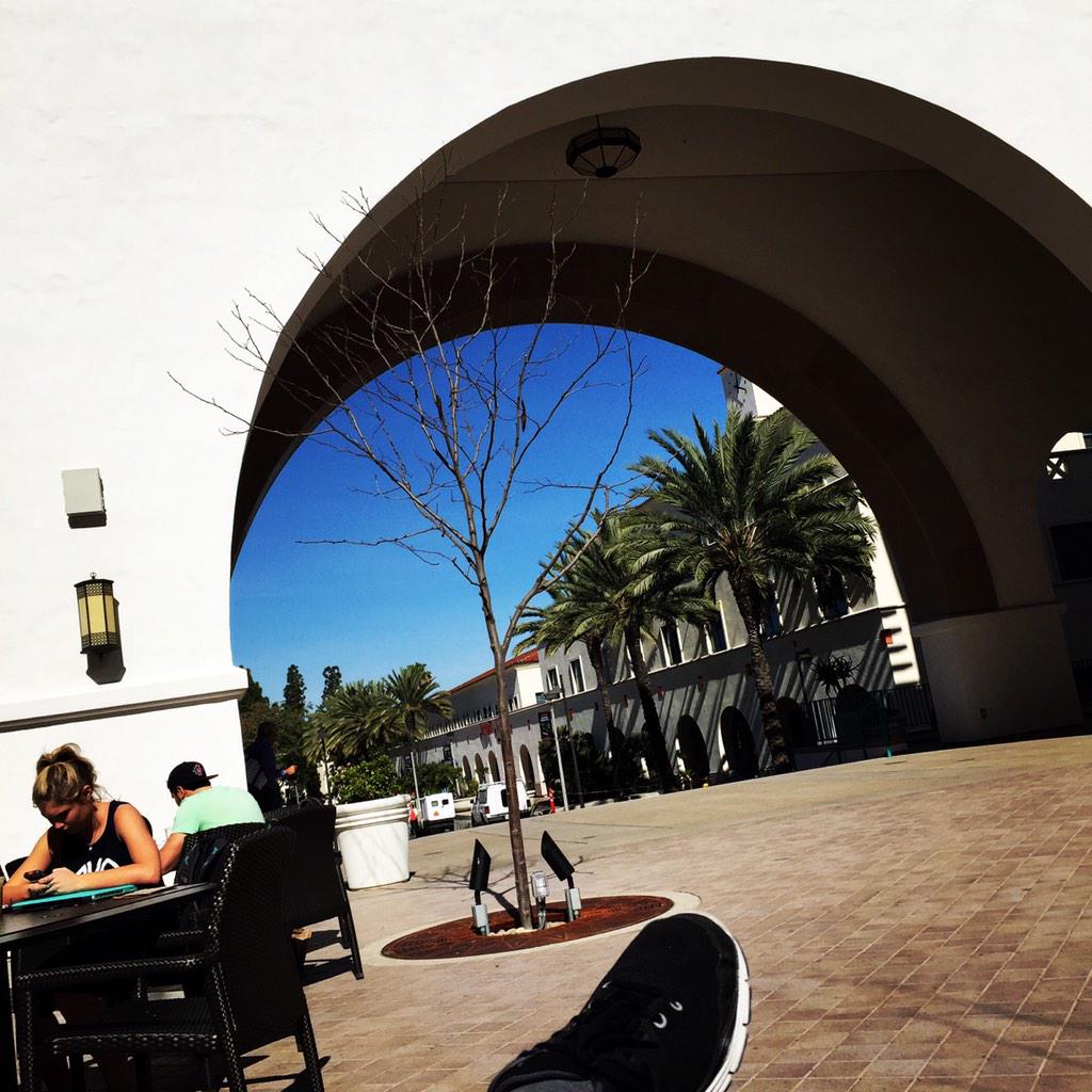 SunnySmile91's tweet photo. Sitting in the courtyard, enjoying the Sun 😎 #Amazing http://t.co/vlJHaKiy5L