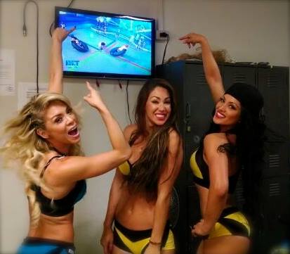LauraHuarcayo's tweet photo. La chicas tambien la pasan bien mirando "Bienvenida la Tarde". Dejando de lado cualquier tipo de discrepancia 😊 http://t.co/DT2EfKsOPL