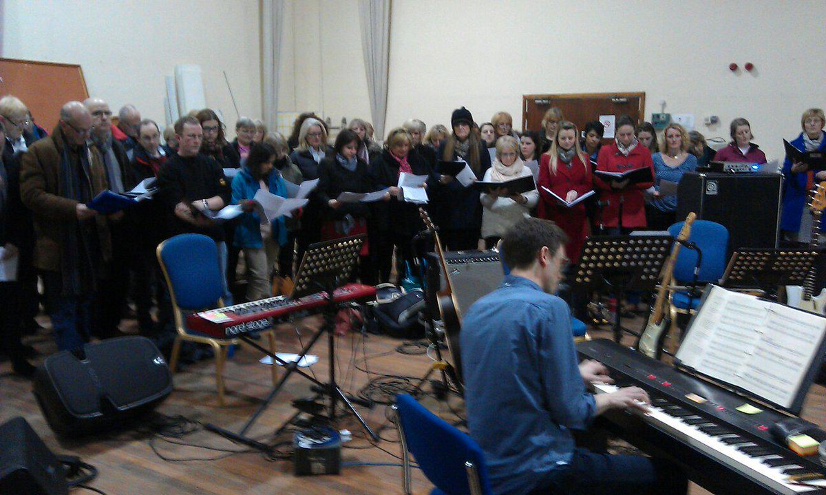 kimmysut's tweet photo. “@KingPitMusical: soloists, rock band, @TheFellingBand &amp; choir together - awesome http://t.co/kFJCeIdkUY” my super talented fave @chopsue3