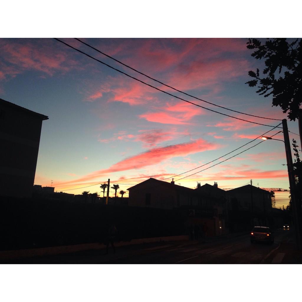 MarieMinair's tweet photo. .@Var_Matin Quand le soleil se couche sur #monbeauquartier à @VilleDeToulon http://t.co/pjzfgpFmWM