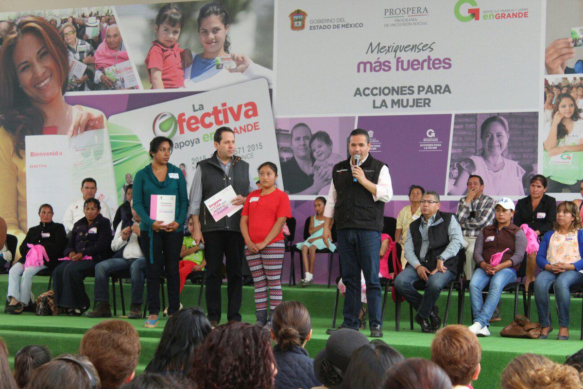 SEDESOLOFICIAL's tweet photo. El delegado @EdmundoRanero acompañó al gobernador Eruviel Ávila al evento 10 Acciones para la Mujer en Tejupilco http://t.co/P3n71RYBbd