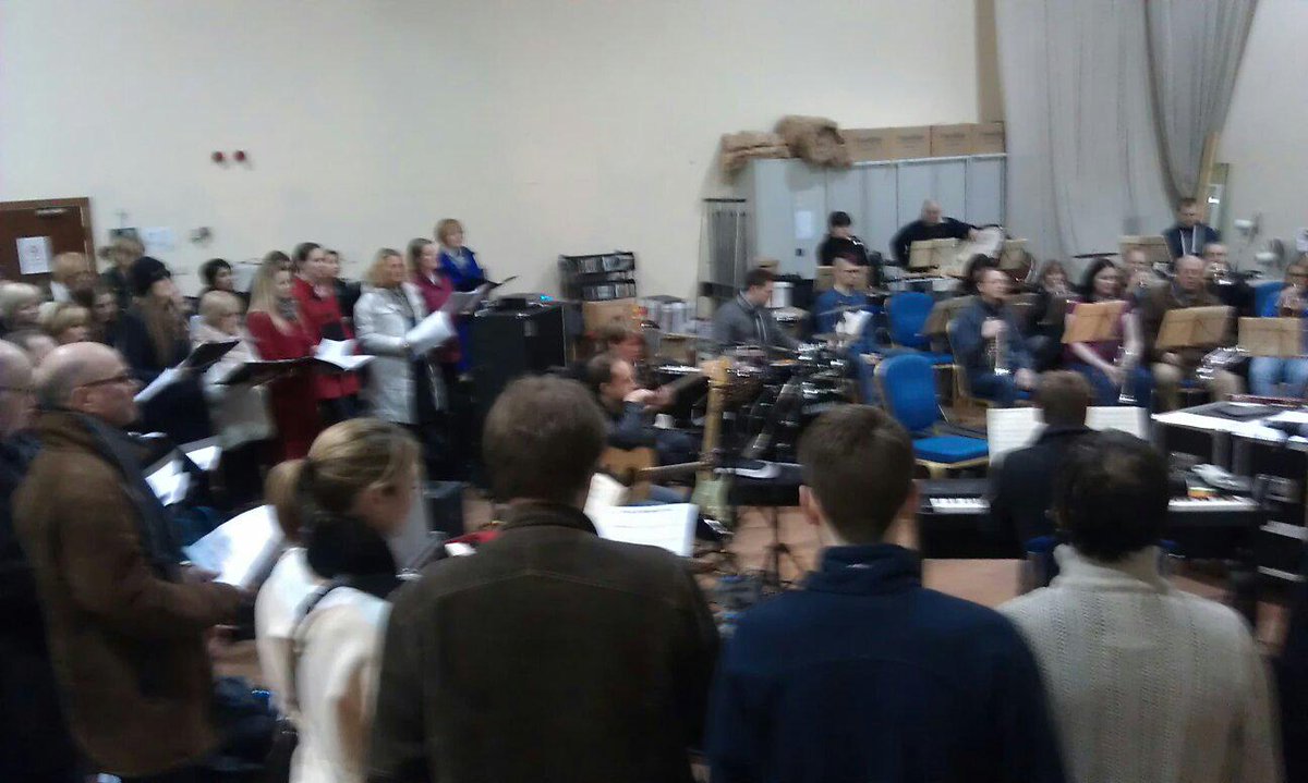KingPitMusical's tweet photo. Great rehearsal w/ @TheFellingBand &amp; choir led by super talented @willstuartmusic http://t.co/nEpUQJa4fJ