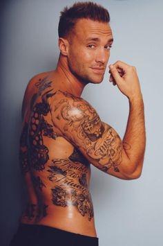 petermckb's tweet image. Beautiful poem tonight by @CalumBest mum @angiebest she must be one proud mutha! #cbb #CBBCalum 📚