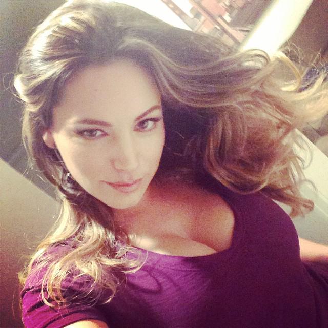 Miss_Selfie's tweet photo. Beautiful #selfies from Kelly Brook - http://t.co/7t2R79iVAm #MissSelfie http://t.co/83OTt43PRw