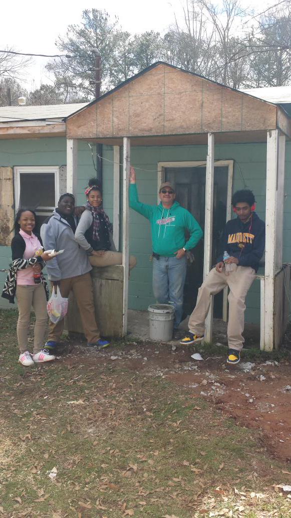 PatrickHenryHS's tweet photo. PH Community Svc. Learning students gave back at Henry County Fuller Center for Housing project today :) #hcs2015 http://t.co/ooeIOj6hMV