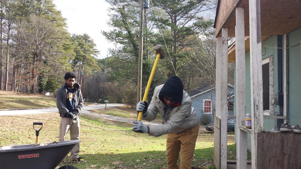 PatrickHenryHS's tweet photo. PH Community Svc. Learning students gave back at Henry County Fuller Center for Housing project today :) #hcs2015 http://t.co/ooeIOj6hMV