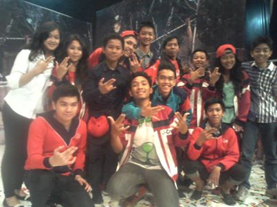 2 tahun yg lalu at pesbukers . Jamannya <a href="/JIDanceCrew/">Jong Indonesia Crew</a> lg aktif2nya :') lg foto ama bang kiwil :p