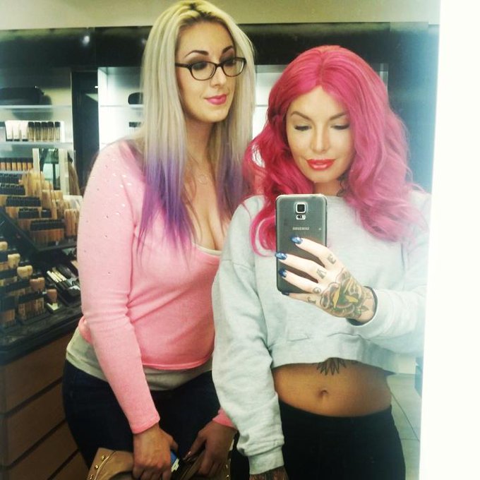 Mac/k selfies with @karleycottrell http://t.co/1VP8WNyDET<a class="tags" target="_blank" title="On Twitter" href="/?out=eyJ0eXAiOiJKV1QiLCJhbGciOiJIUzUxMiJ9.eyJpYXQiOjE3MTg3MDI5ODIsImlzcyI6InR3cG9ybnN0YXJzLmNvbSIsIm5iZiI6MTcxODcwMjk4MiwiZXhwIjoxNzUwMjM4OTgyLCJyZWRpcmVjdF91cmwiOiJodHRwczovL3R3aXR0ZXIuY29tL2thcmxleWNvdHRyZWxsIn0.9s0Tbl1rh9D3aMHFgPo4GiRHMWH8HZzOjLm8sQzusvlsCFrh_9eHjRra5AVQPPAyx2-Q_8nvEAG54P600IfbIQ">@karleycottrell</a>