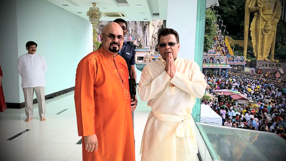 harridzsmohan's tweet photo. Happy #Thaipusam to all #hindu devotees, @m_kayveas @MaglinDcruz6 nice #jippa at Batu Caves http://t.co/d1U1XPNy2i