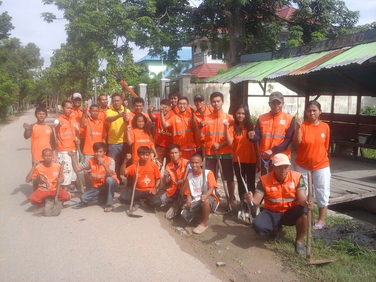 GAFATARSULTRA's tweet photo. minggu, 1 feb 15, aksos bersih lingkungan sekitar sekret dpd gafatar sultra http://t.co/OXIj6wWzEZ