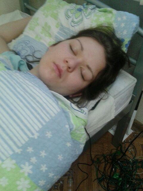 sleep_power's tweet photo. OMFG!!! Pale face, is she dead? http://t.co/Dsv8TnJ8B3