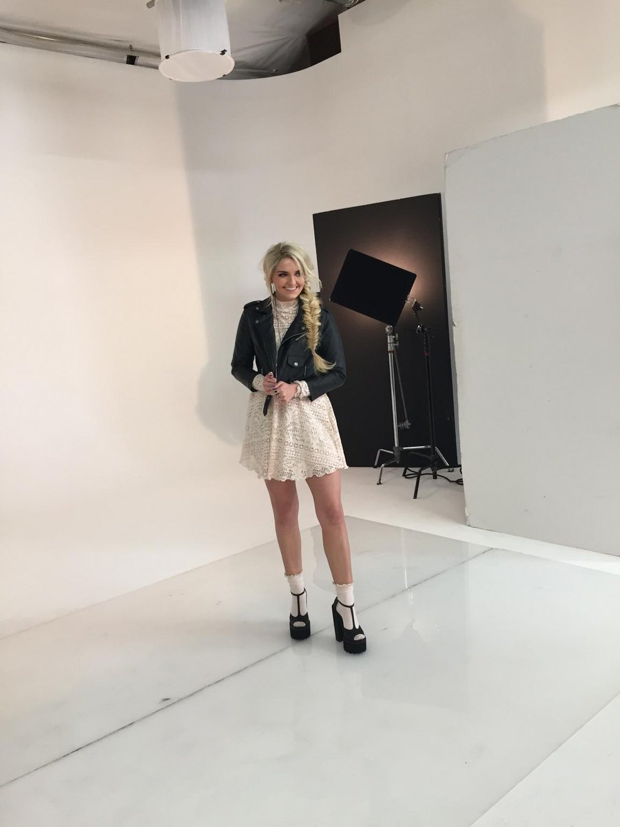 popstarmagazine's tweet photo. HOW DOES SHE ALWAYS LOOK PERFECT @rydelR5 http://t.co/cZ7sLndeDO