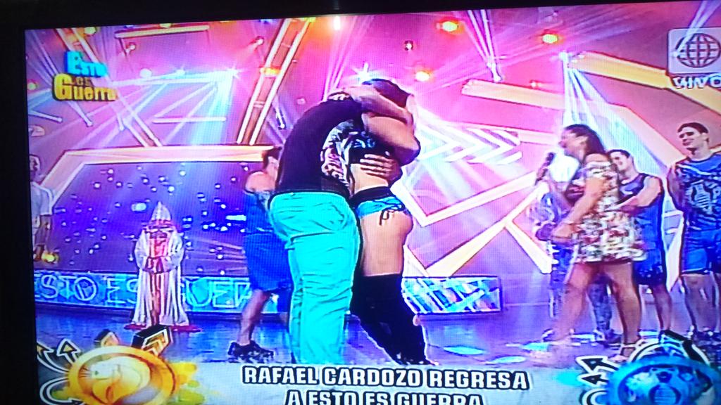 Rafael_Team's tweet photo. El abrazo mas sincero 😍 #RealDozo @rafaelcardozotv @realicarol http://t.co/FgX2pFkoQo