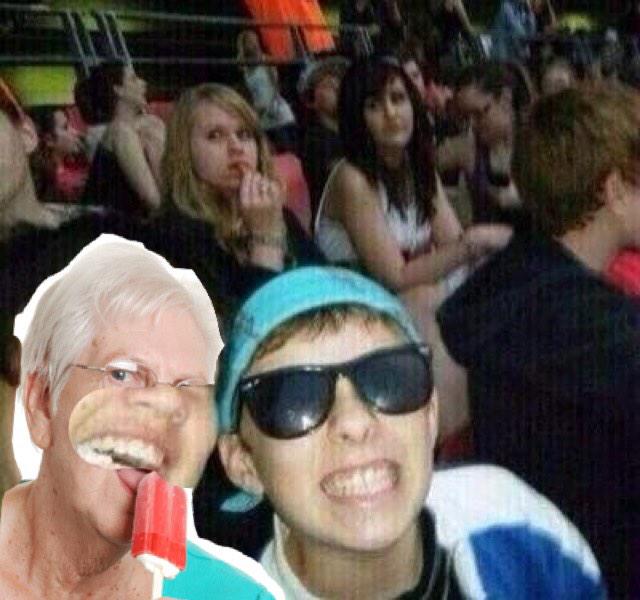 reallybadmanips's tweet photo. something happened to grandma http://t.co/y69d6cxXfD
