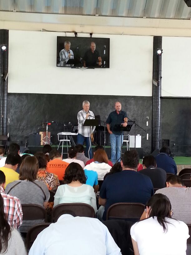 jaimefoote's tweet photo. Sesión 3, Mike MacIntosh, Fil.2 #gozoyfe #calvarchapel http://t.co/msmRgPWk2u