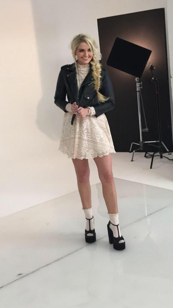 JadelovesR5's tweet photo. Why wasn't lucky enough to look like @Rydelr5 ? Just wondering. http://t.co/xo9yEHJNyB